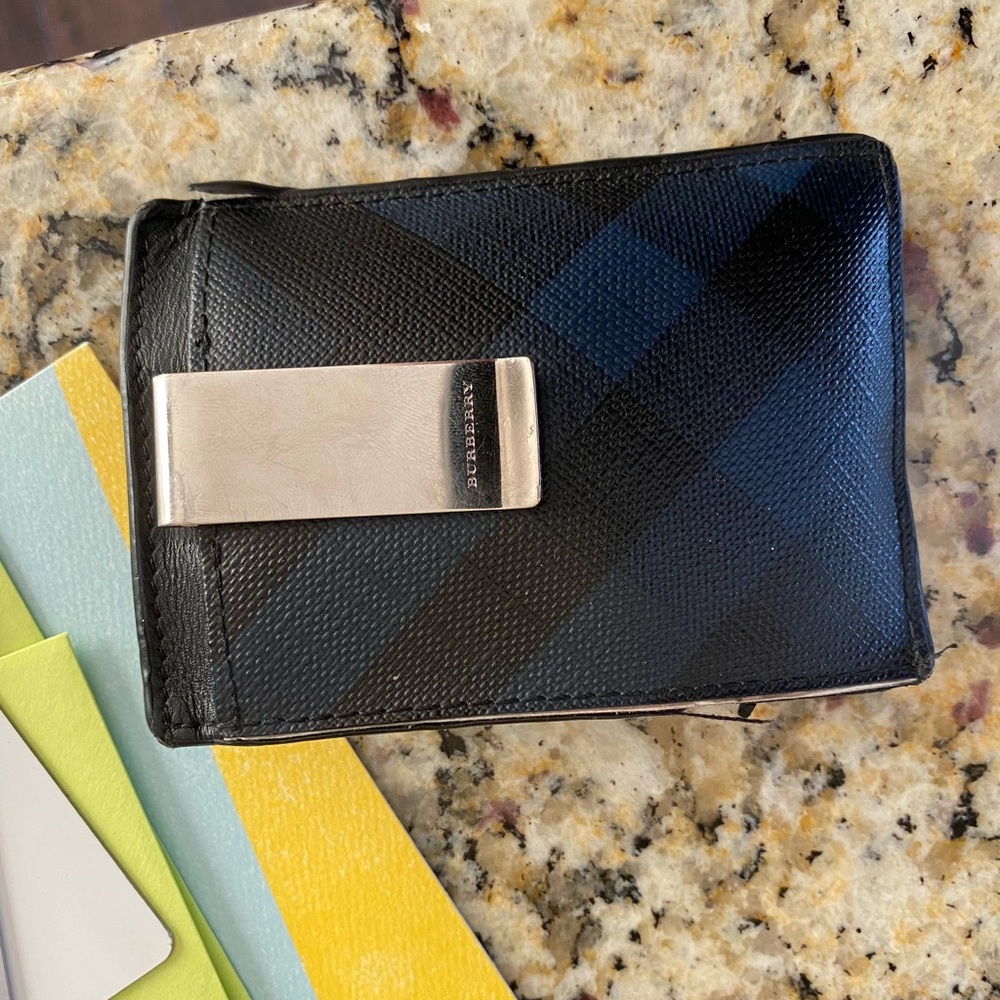 Burberry Leather wallet/cardholder with clip